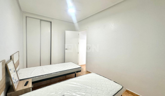 Odsprzedaż - Bungalow - Torrevieja - Playa de los Locos