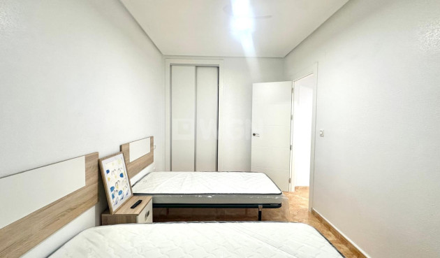 Odsprzedaż - Bungalow - Torrevieja - Playa de los Locos