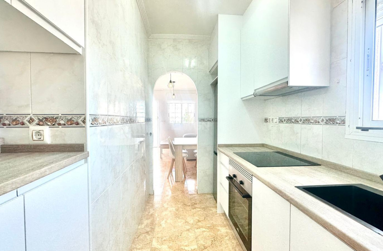 Odsprzedaż - Bungalow - Torrevieja - Playa de los Locos