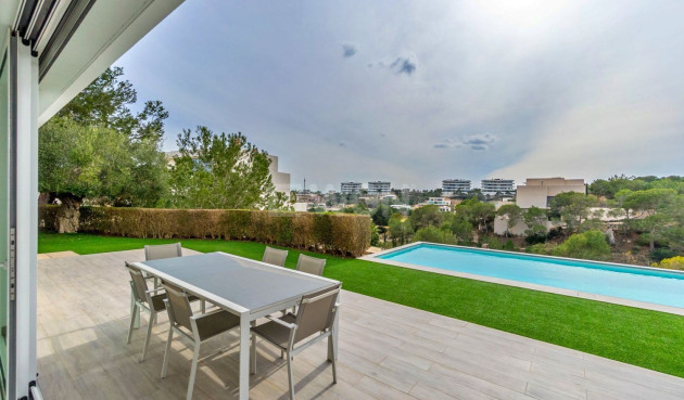 Odsprzedaż - Villa - Orihuela - Las Colinas Golf