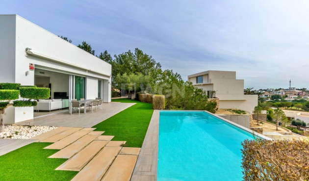 Odsprzedaż - Villa - Orihuela - Las Colinas Golf