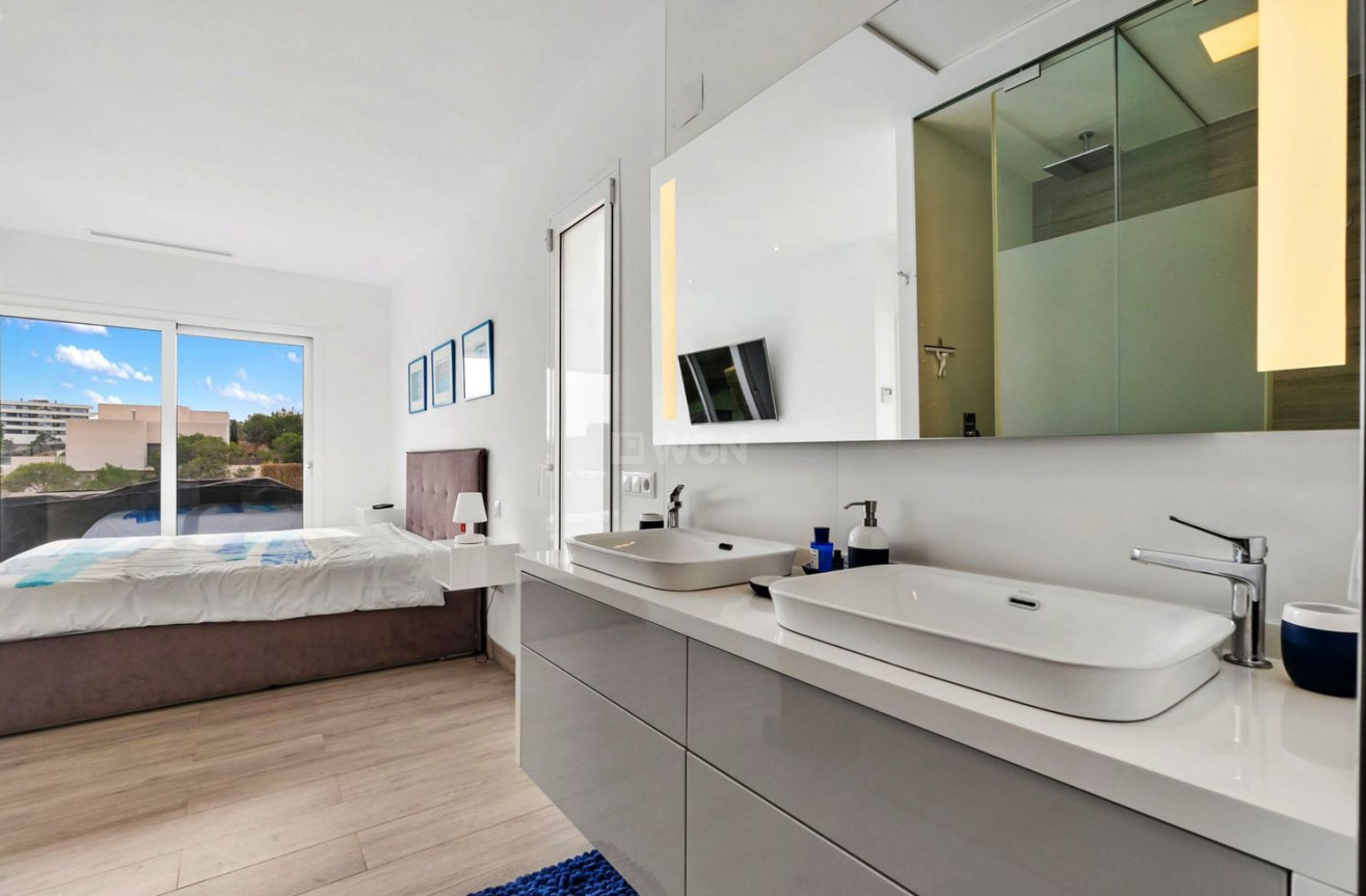 Odsprzedaż - Villa - Orihuela - Las Colinas Golf