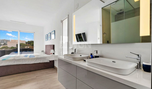 Odsprzedaż - Villa - Orihuela - Las Colinas Golf