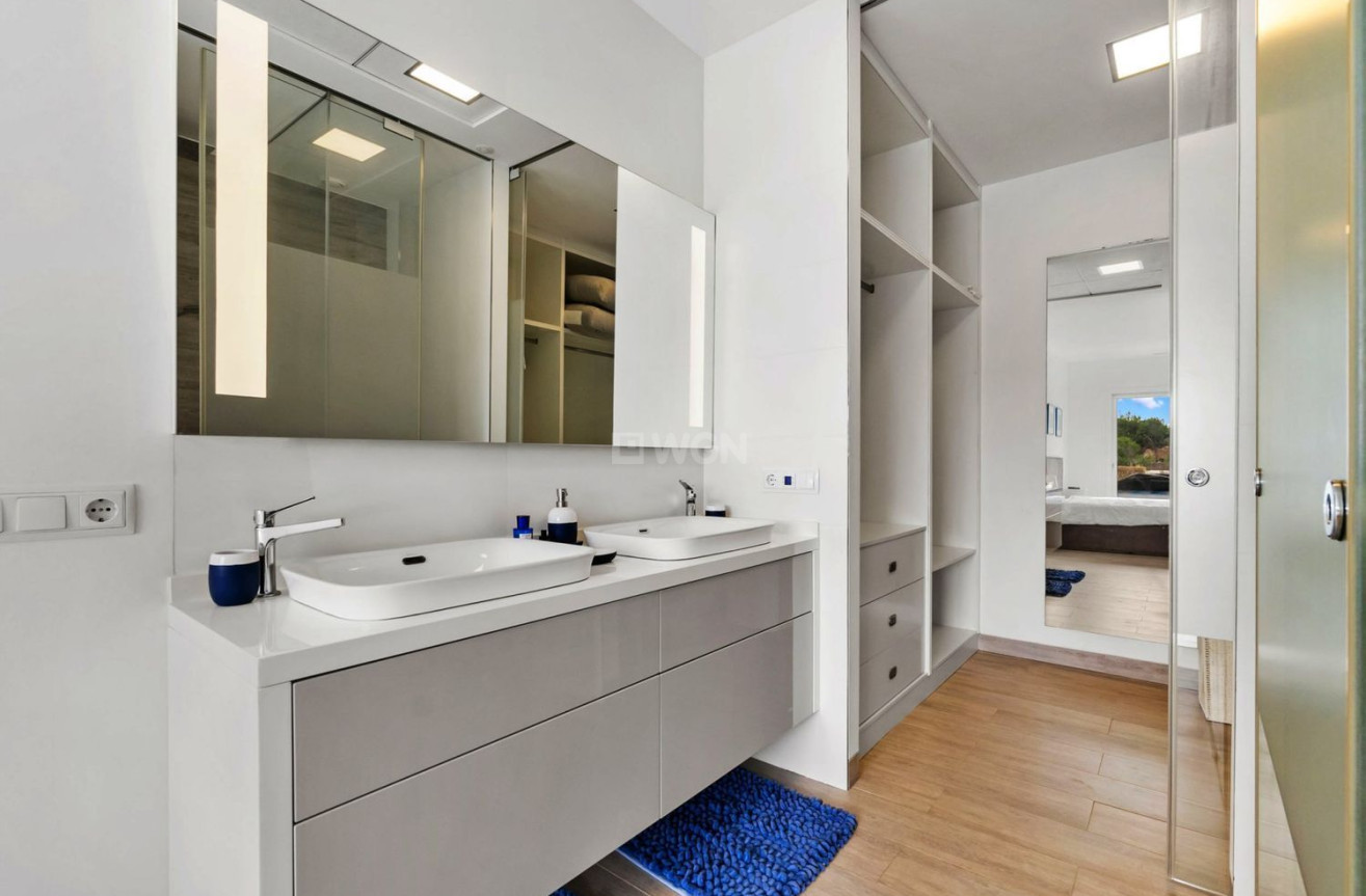 Odsprzedaż - Villa - Orihuela - Las Colinas Golf