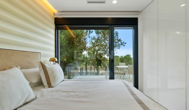 Odsprzedaż - Villa - Orihuela - Las Colinas Golf