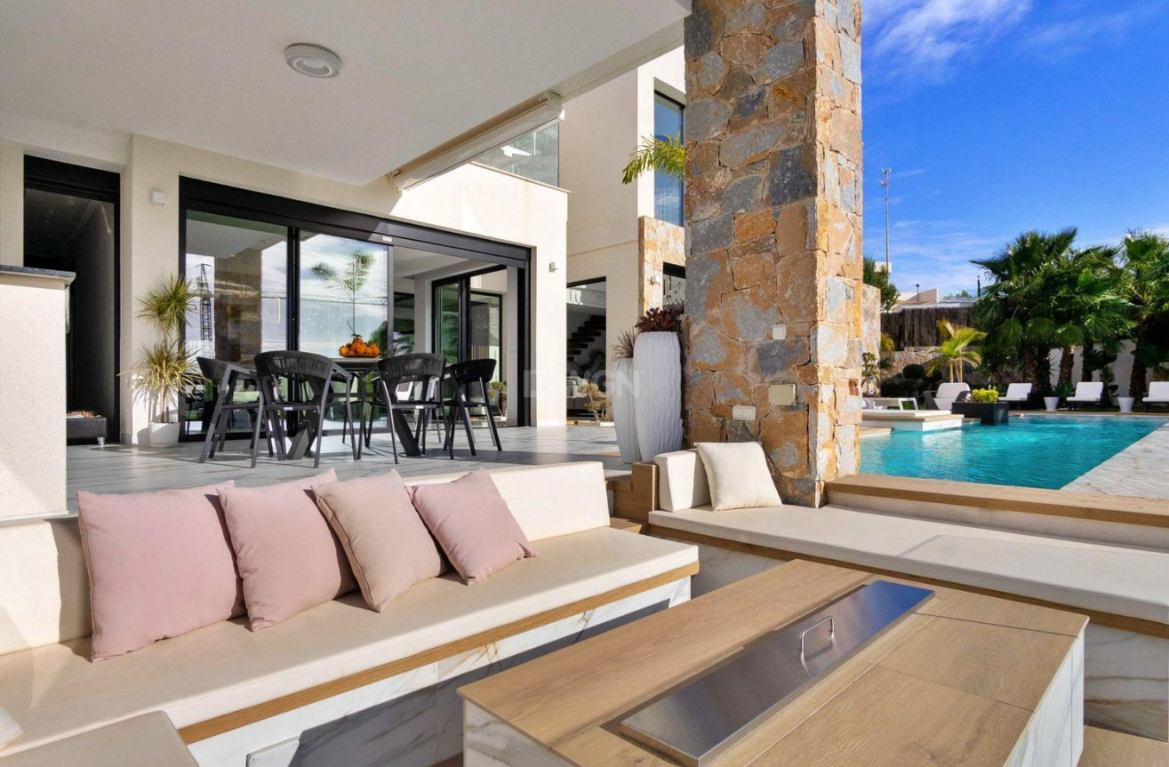 Odsprzedaż - Villa - Orihuela - Las Colinas Golf