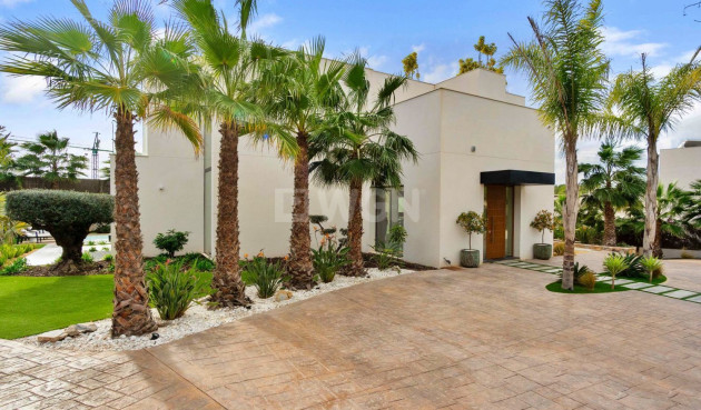 Odsprzedaż - Villa - Orihuela - Las Colinas Golf