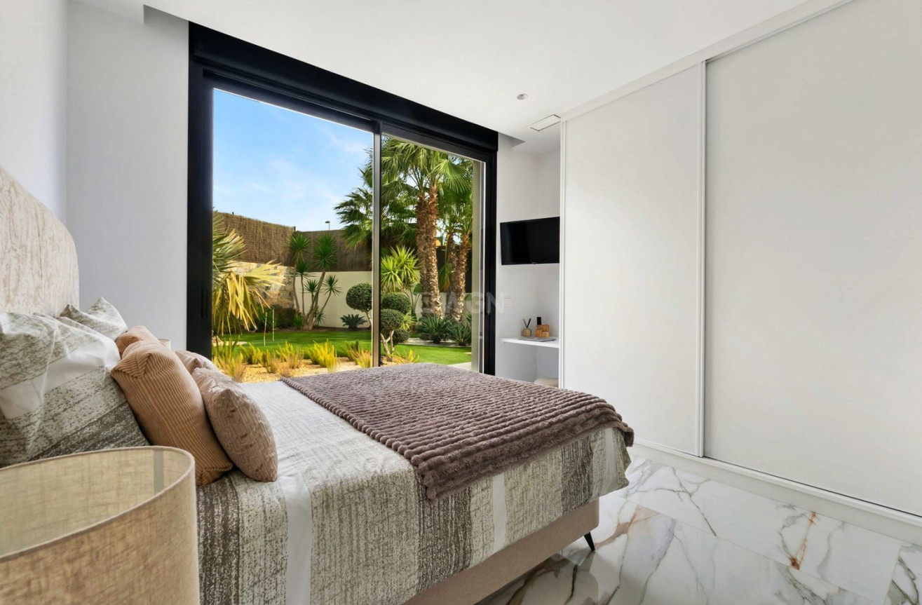 Odsprzedaż - Villa - Orihuela - Las Colinas Golf