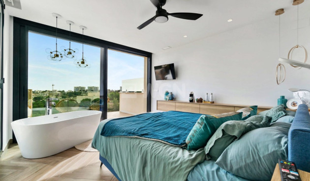 Odsprzedaż - Villa - Orihuela - Las Colinas Golf