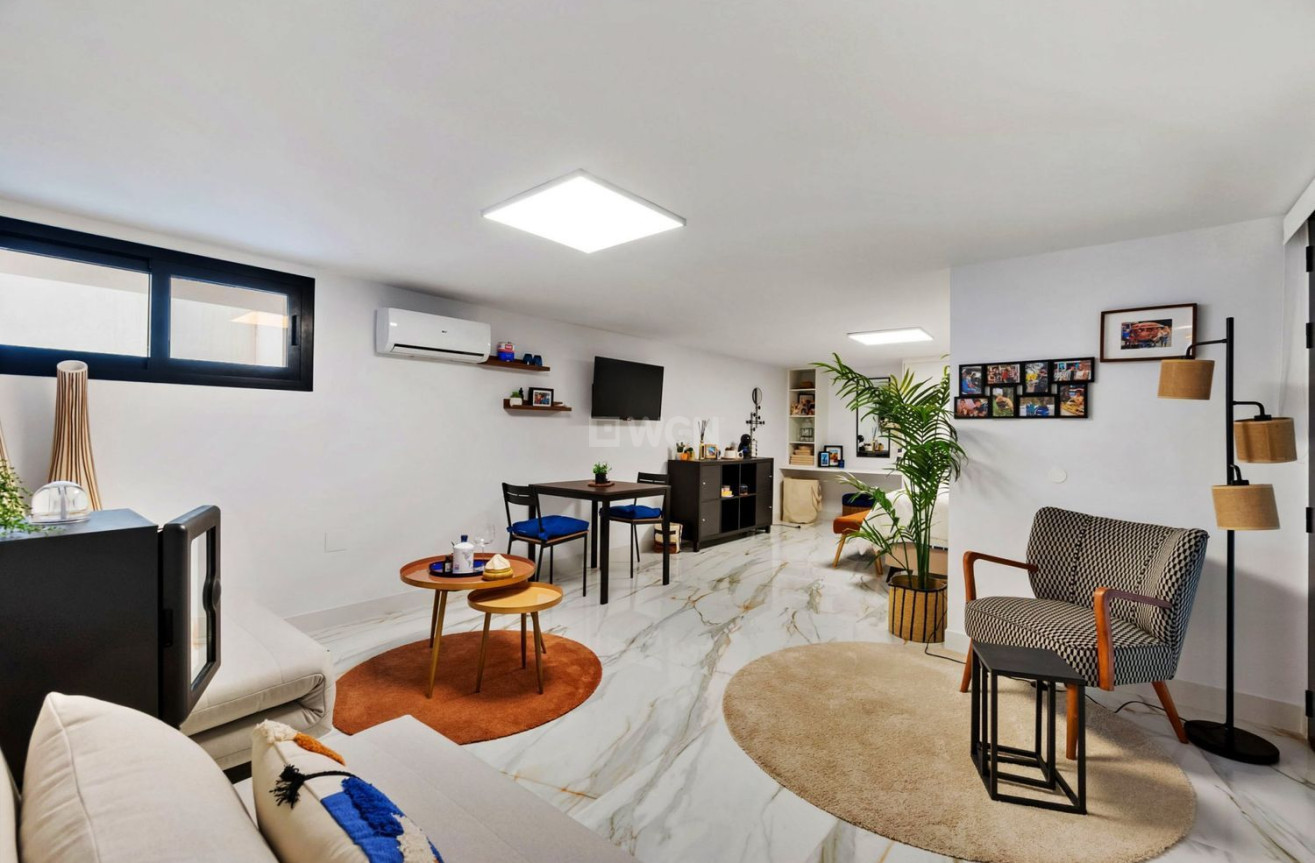 Odsprzedaż - Villa - Orihuela - Las Colinas Golf