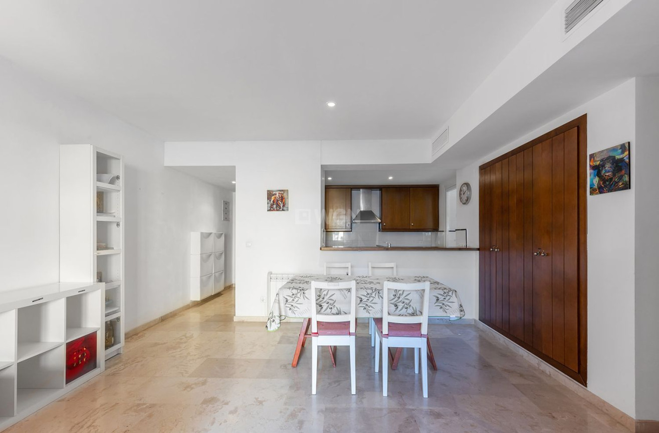 Odsprzedaż - Mieszkanie w bloku - Torrevieja - Punta Prima