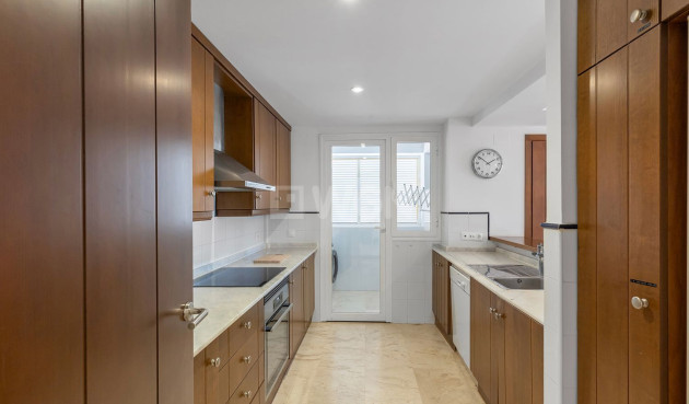 Odsprzedaż - Mieszkanie w bloku - Torrevieja - Punta Prima