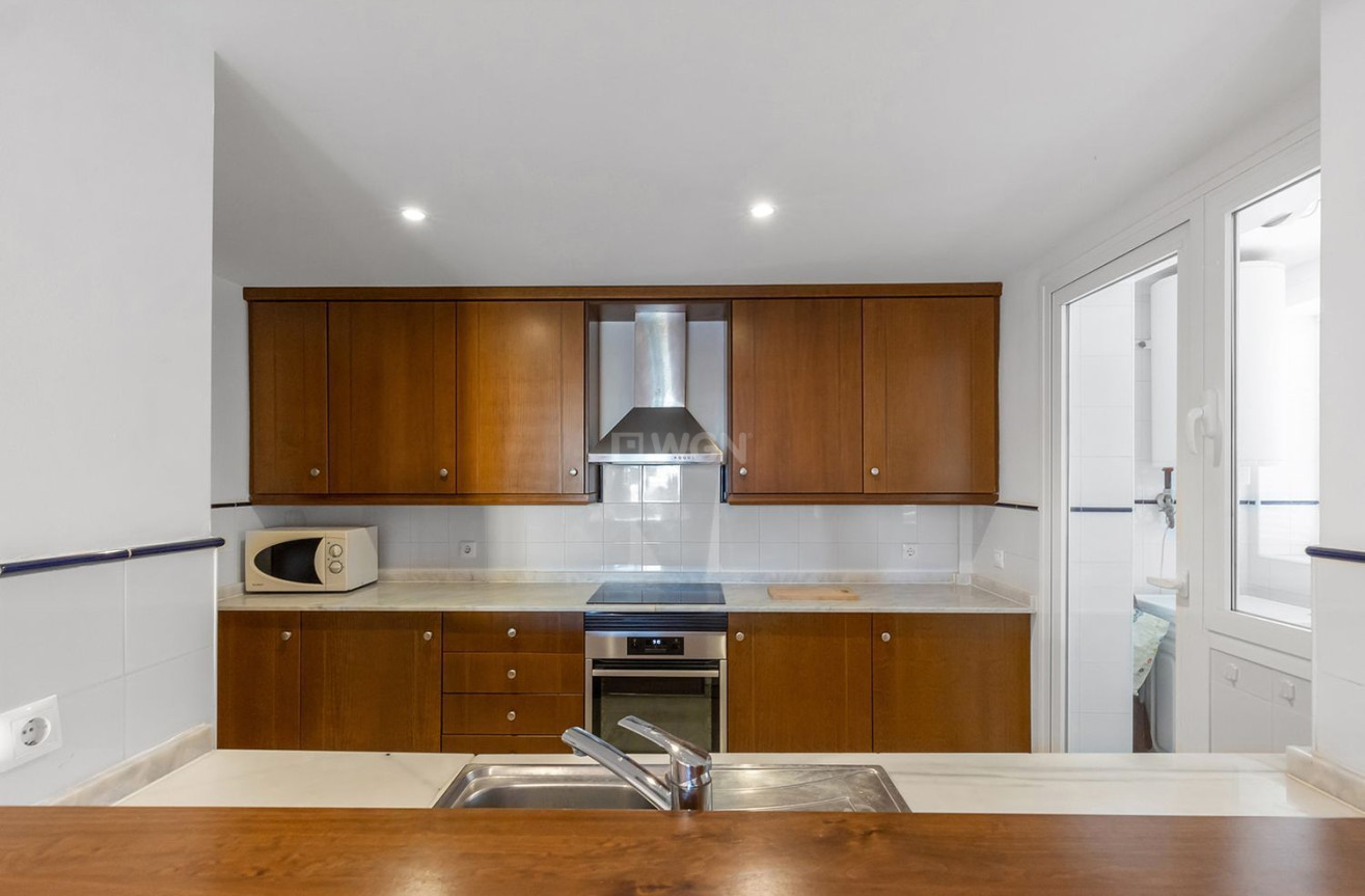 Odsprzedaż - Mieszkanie w bloku - Torrevieja - Punta Prima