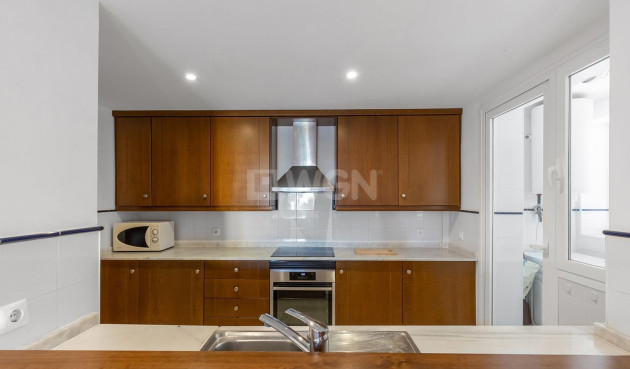 Odsprzedaż - Mieszkanie w bloku - Torrevieja - Punta Prima