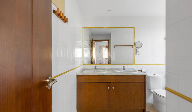 Odsprzedaż - Mieszkanie w bloku - Torrevieja - Punta Prima