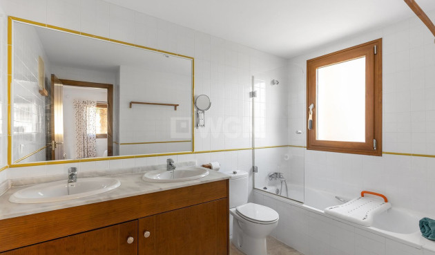 Odsprzedaż - Mieszkanie w bloku - Torrevieja - Punta Prima