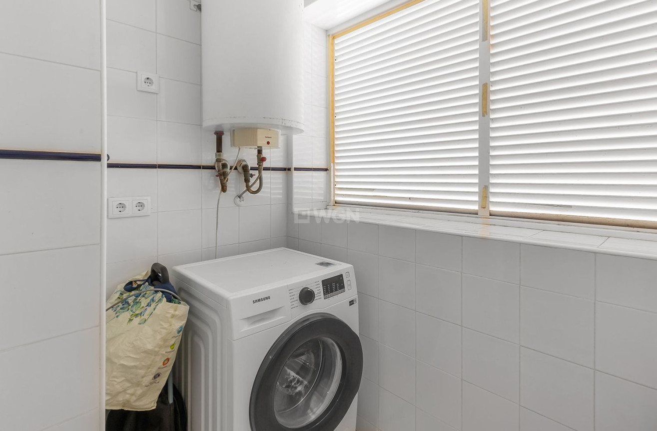 Odsprzedaż - Mieszkanie w bloku - Torrevieja - Punta Prima