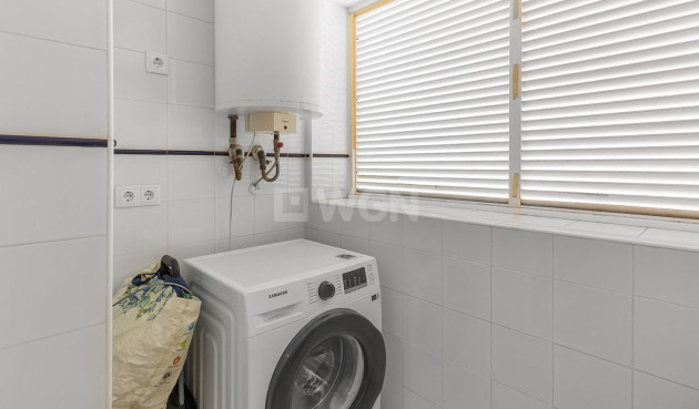 Odsprzedaż - Mieszkanie w bloku - Torrevieja - Punta Prima