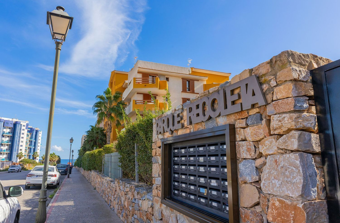 Odsprzedaż - Mieszkanie w bloku - Torrevieja - Punta Prima