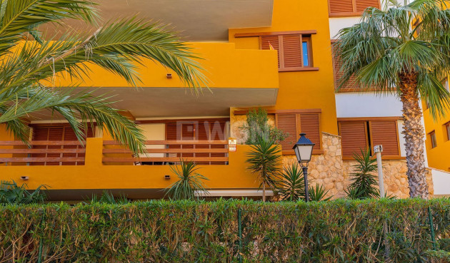 Odsprzedaż - Mieszkanie w bloku - Torrevieja - Punta Prima