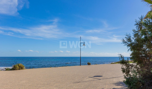 Odsprzedaż - Mieszkanie w bloku - Torrevieja - Punta Prima