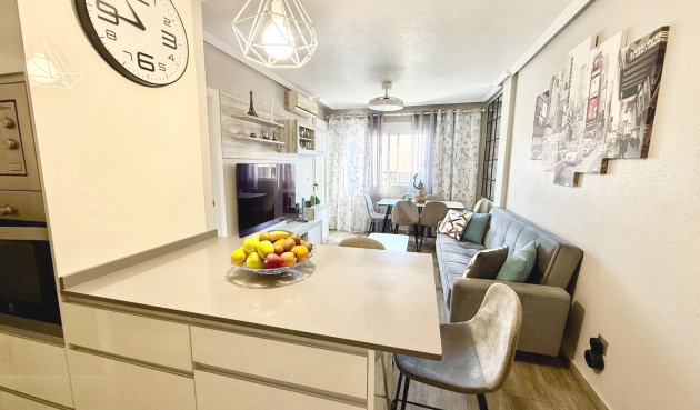 Resale - Apartment / flat - Torrevieja - PARQUE DE LAS NACIONES