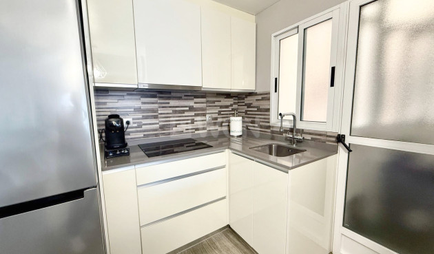Resale - Apartment / flat - Torrevieja - PARQUE DE LAS NACIONES