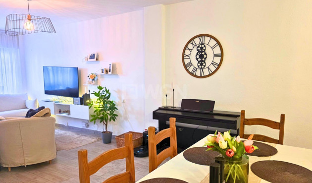 Odsprzedaż - Mieszkanie w bloku - Torrevieja - Playa del Cura