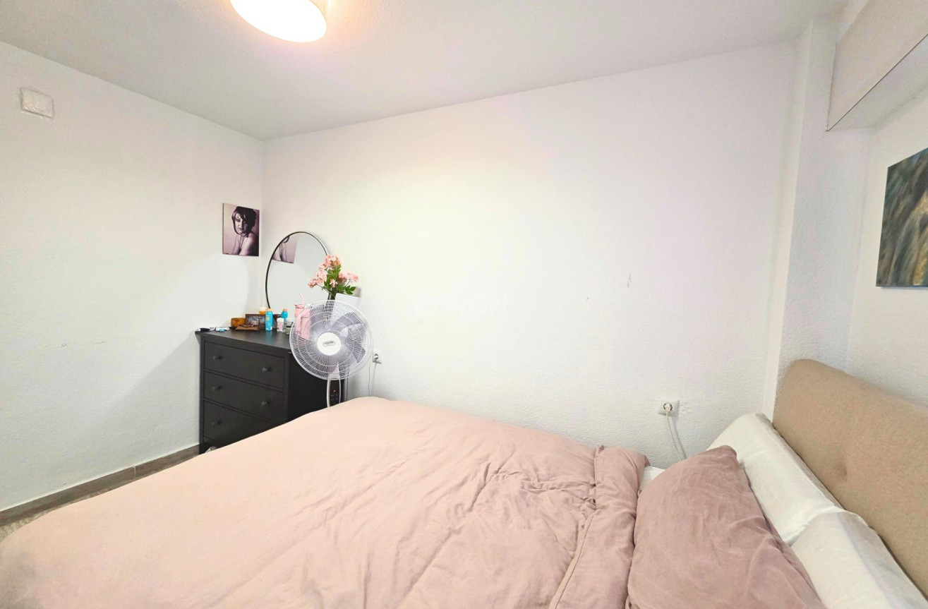 Odsprzedaż - Mieszkanie w bloku - Torrevieja - Playa del Cura