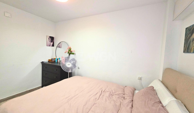 Odsprzedaż - Mieszkanie w bloku - Torrevieja - Playa del Cura