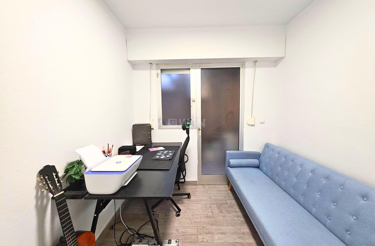 Odsprzedaż - Mieszkanie w bloku - Torrevieja - Playa del Cura