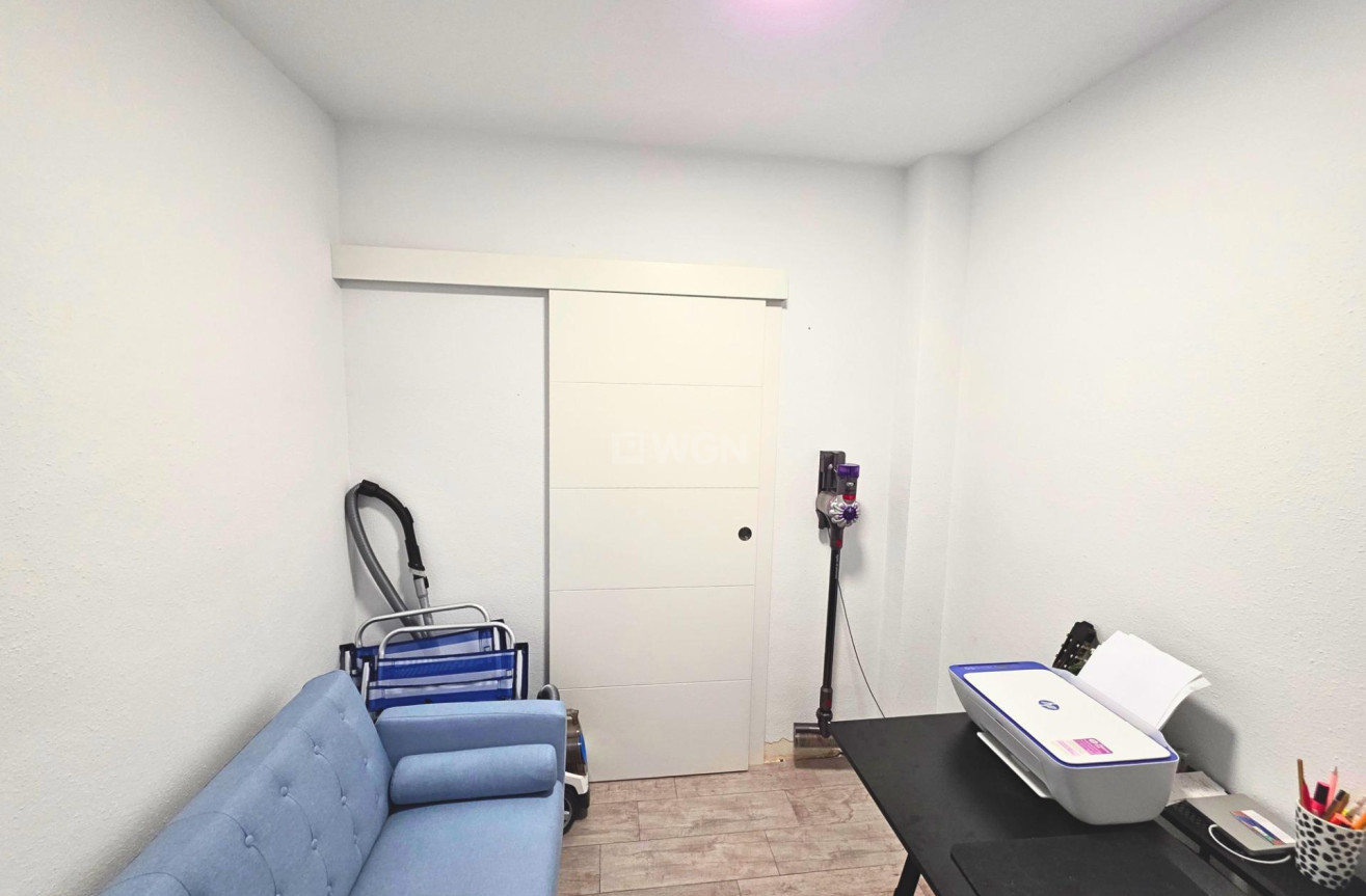 Odsprzedaż - Mieszkanie w bloku - Torrevieja - Playa del Cura