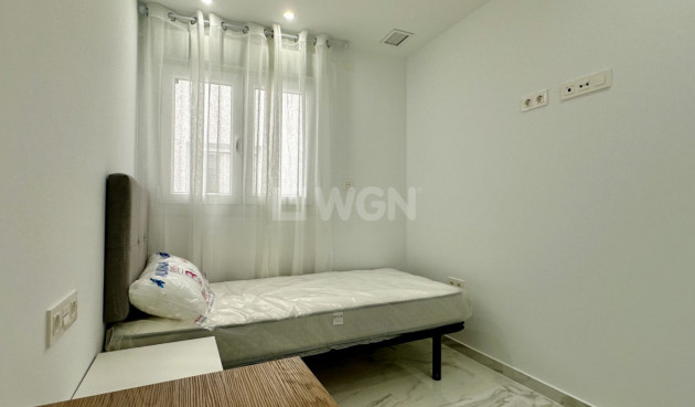 Odsprzedaż - Mieszkanie w bloku - Torrevieja - Costa Blanca