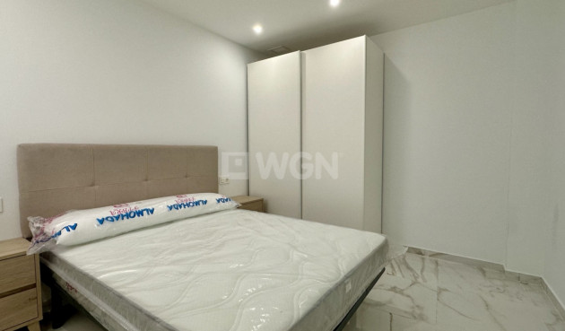 Odsprzedaż - Mieszkanie w bloku - Torrevieja - Costa Blanca