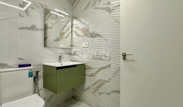 Odsprzedaż - Mieszkanie w bloku - Torrevieja - Costa Blanca