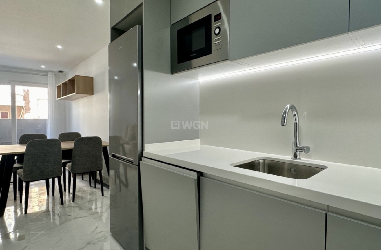 Odsprzedaż - Mieszkanie w bloku - Torrevieja - Costa Blanca