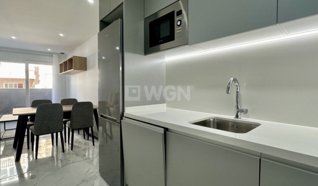 Odsprzedaż - Mieszkanie w bloku - Torrevieja - Costa Blanca