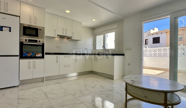 Odsprzedaż - Kamienica - Torrevieja - Costa Blanca