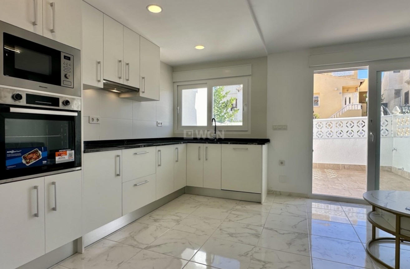 Odsprzedaż - Kamienica - Torrevieja - Costa Blanca