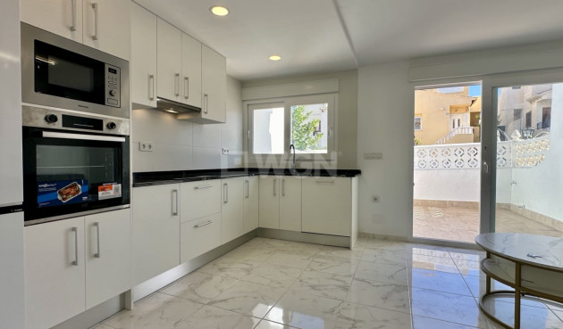 Odsprzedaż - Kamienica - Torrevieja - Costa Blanca