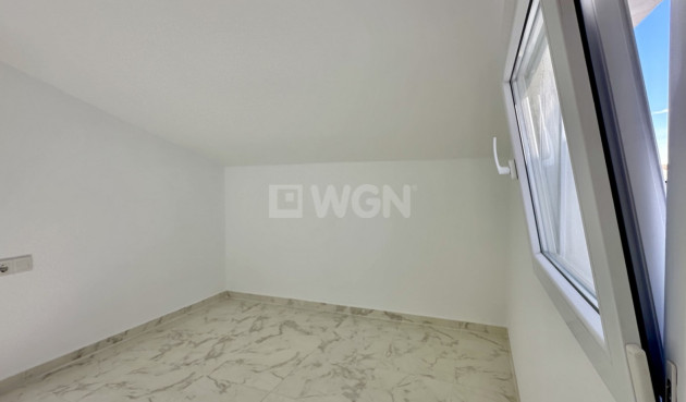 Odsprzedaż - Kamienica - Torrevieja - Costa Blanca