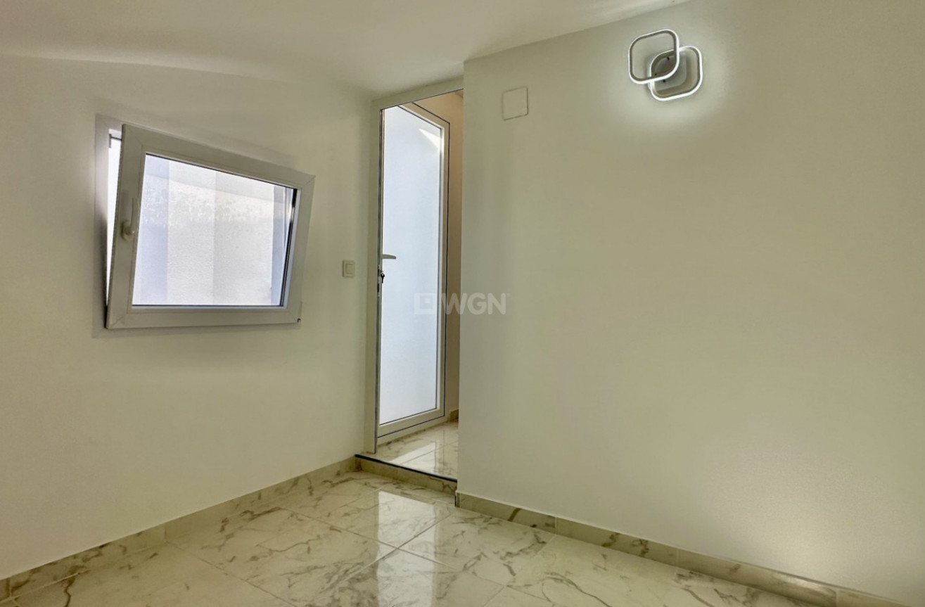 Odsprzedaż - Kamienica - Torrevieja - Costa Blanca