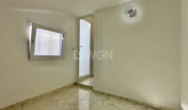 Odsprzedaż - Kamienica - Torrevieja - Costa Blanca