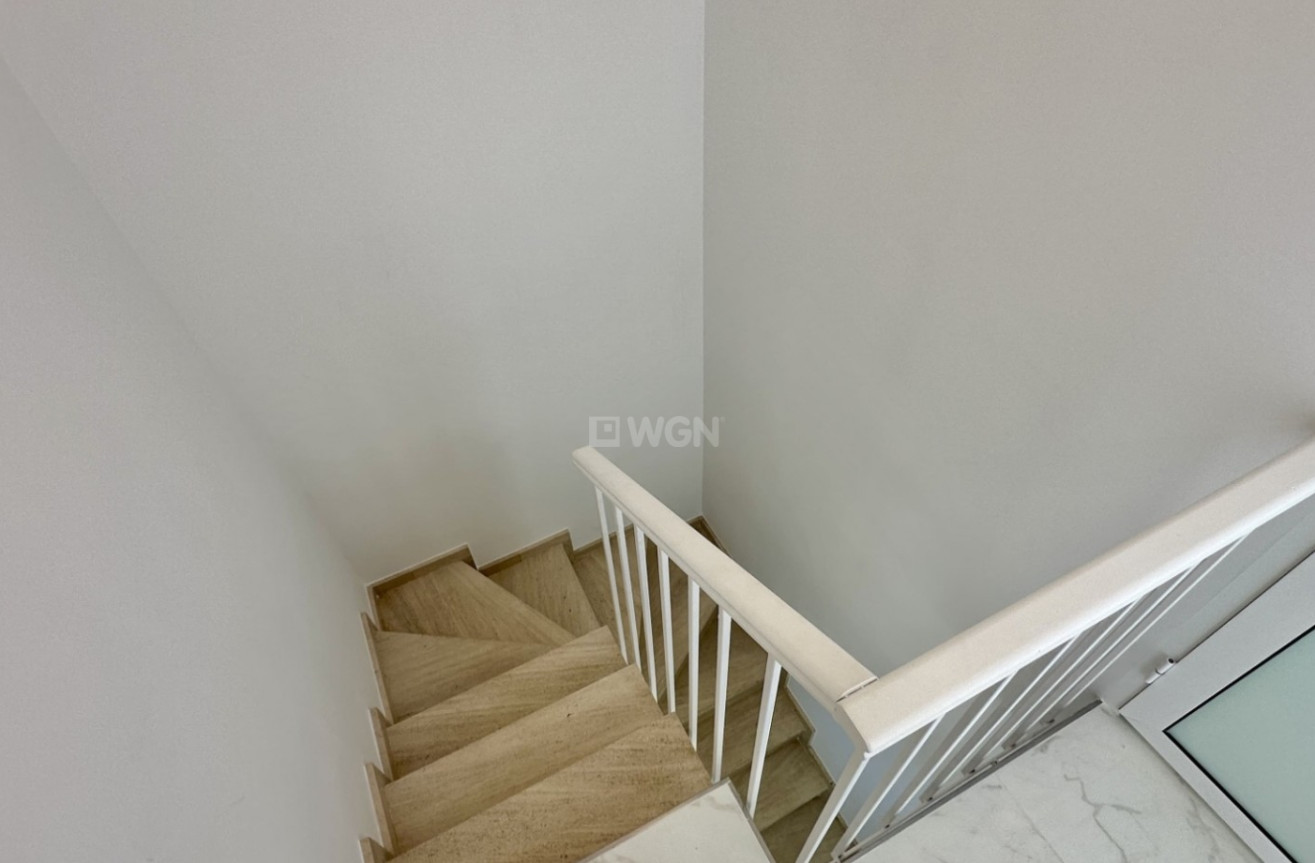 Odsprzedaż - Kamienica - Torrevieja - Costa Blanca