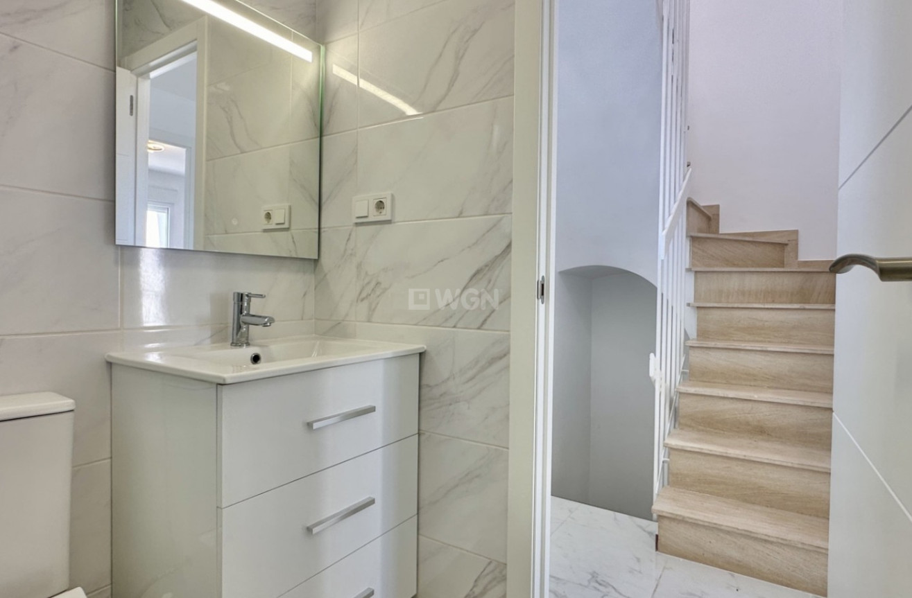 Odsprzedaż - Kamienica - Torrevieja - Costa Blanca