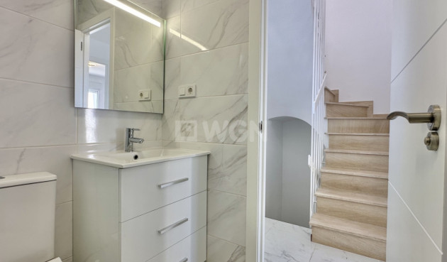 Odsprzedaż - Kamienica - Torrevieja - Costa Blanca