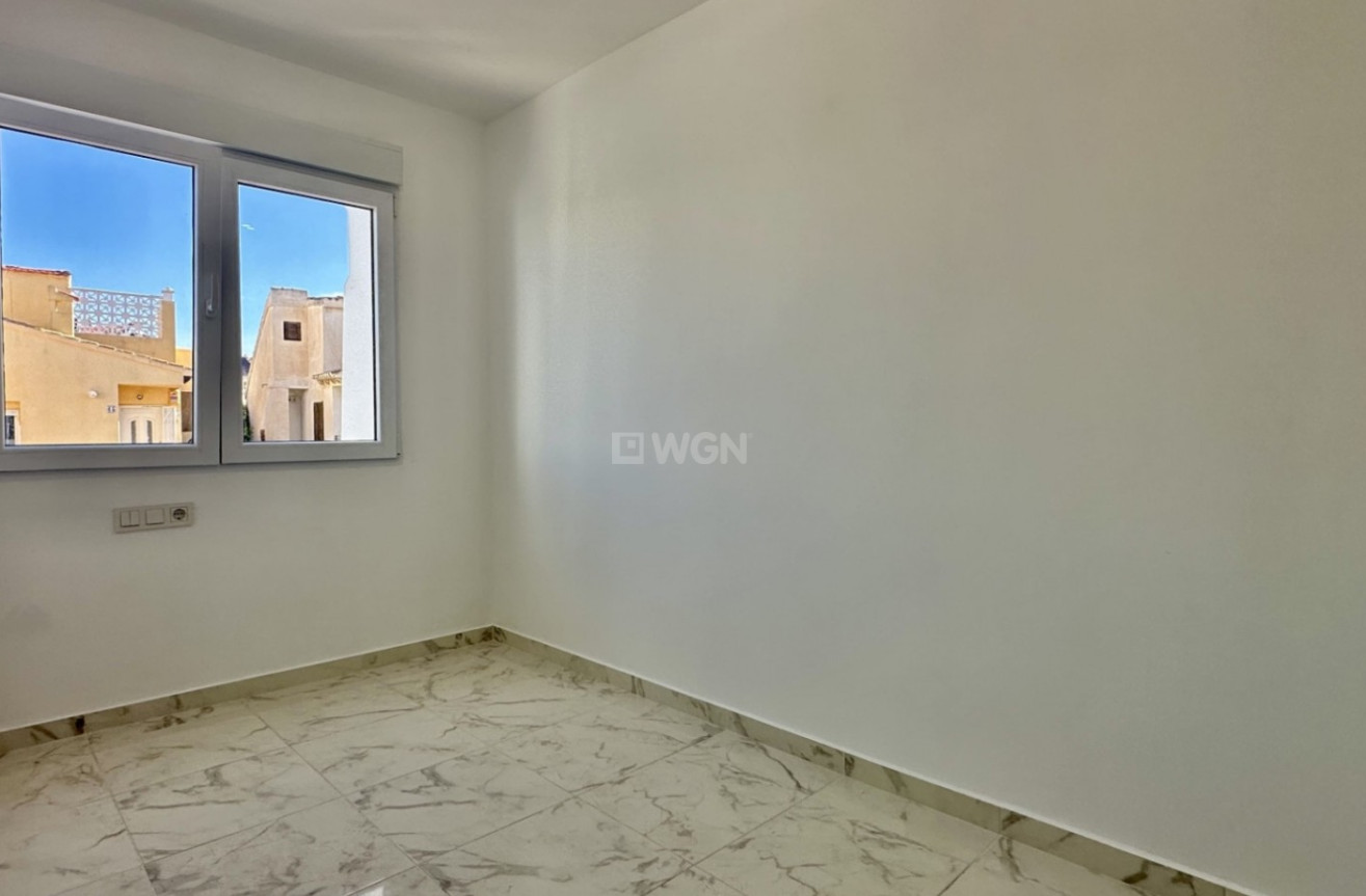 Odsprzedaż - Kamienica - Torrevieja - Costa Blanca