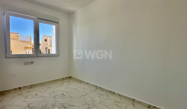 Odsprzedaż - Kamienica - Torrevieja - Costa Blanca