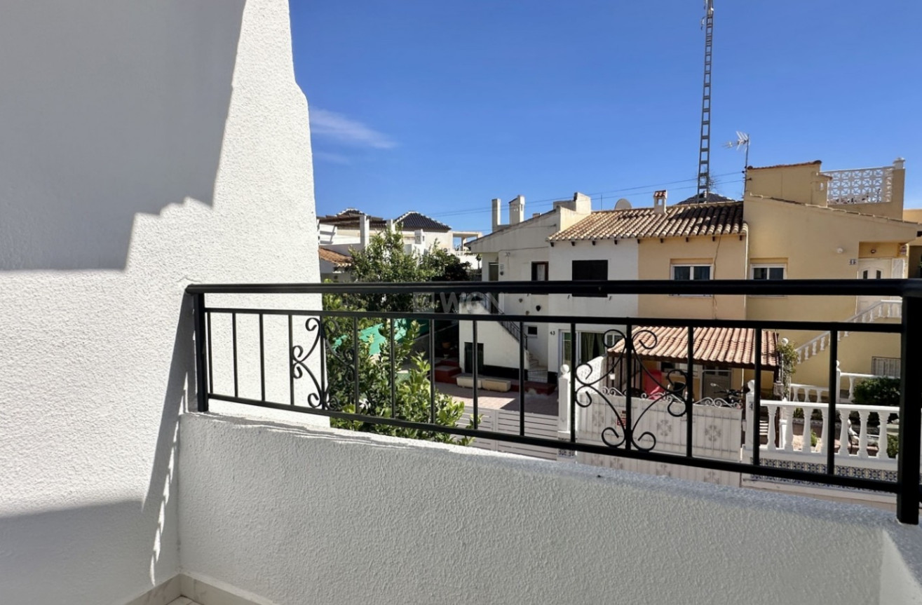 Odsprzedaż - Kamienica - Torrevieja - Costa Blanca