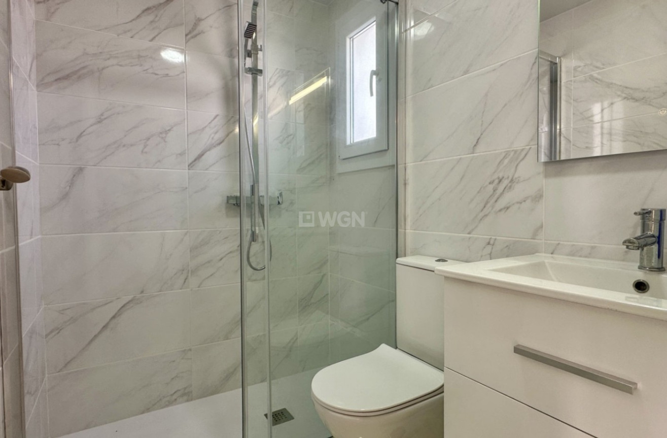 Odsprzedaż - Kamienica - Torrevieja - Costa Blanca